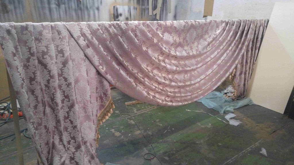 Venetian curtain - velvet - gray - in progress